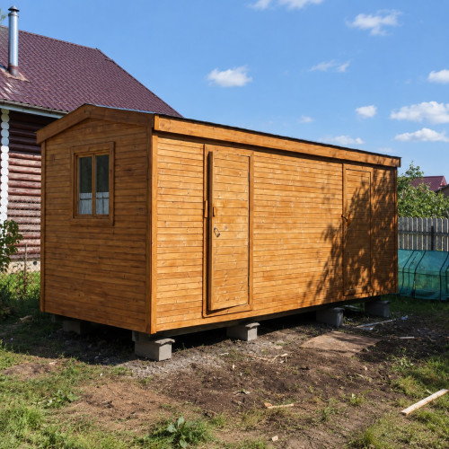 Деревянная бытовка 3500x2300 мм с двумя входами и окном