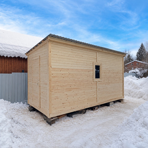 Деревянная бытовка 5000x2300 мм с боковым входом и окном