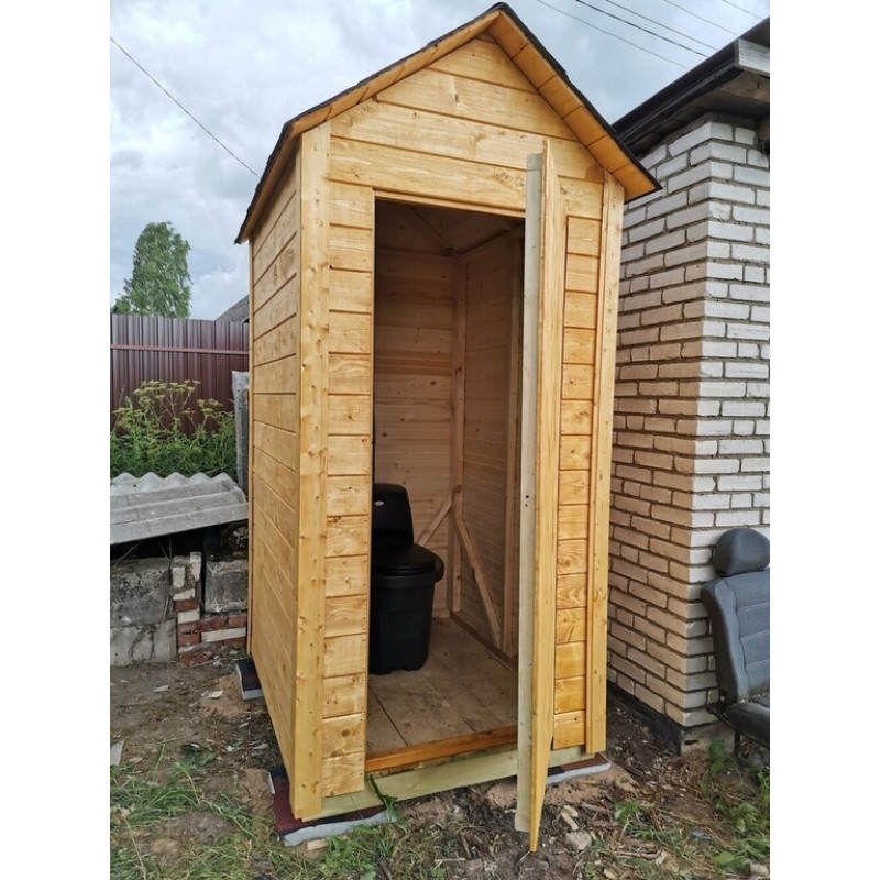 Деревянный туалет для дачи с двускатной крышей 1200x1200x2500 мм